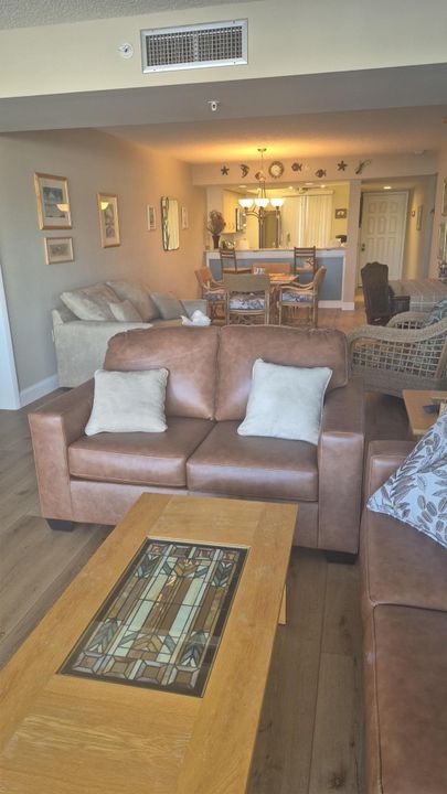 For Rent: $5,500 (2 beds, 2 baths, 1385 Square Feet)