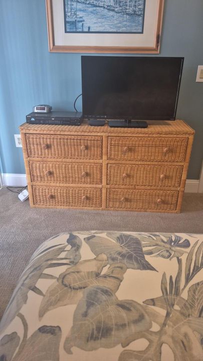 For Rent: $5,500 (2 beds, 2 baths, 1385 Square Feet)