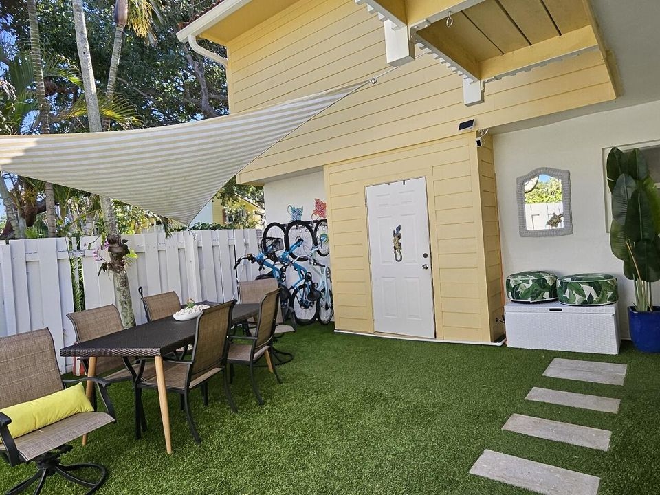 For Rent: $3,500 (2 beds, 2 baths, 1250 Square Feet)