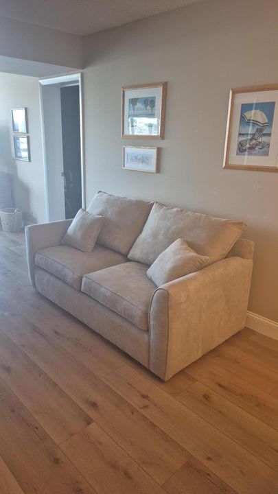 For Rent: $5,500 (2 beds, 2 baths, 1385 Square Feet)