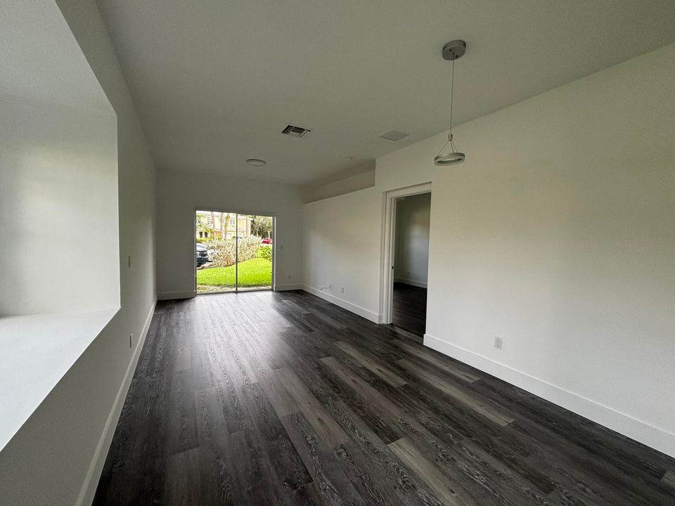 For Rent: $2,150 (3 beds, 2 baths, 1708 Square Feet)