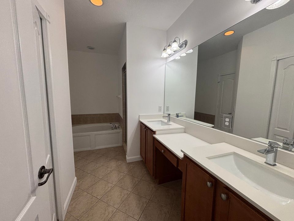 For Rent: $2,150 (3 beds, 2 baths, 1708 Square Feet)