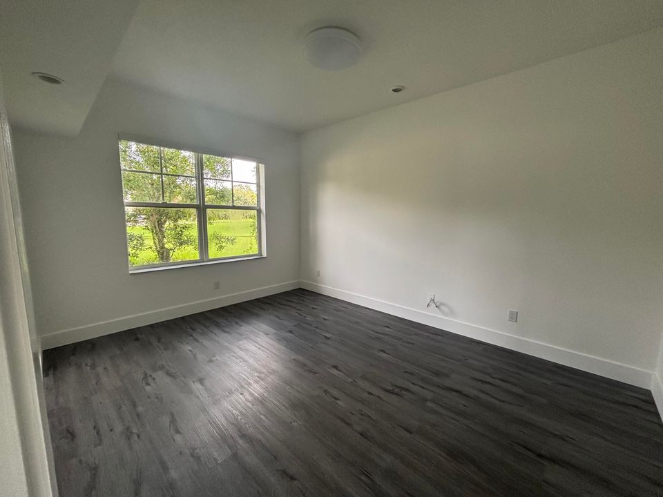 For Rent: $2,150 (3 beds, 2 baths, 1708 Square Feet)