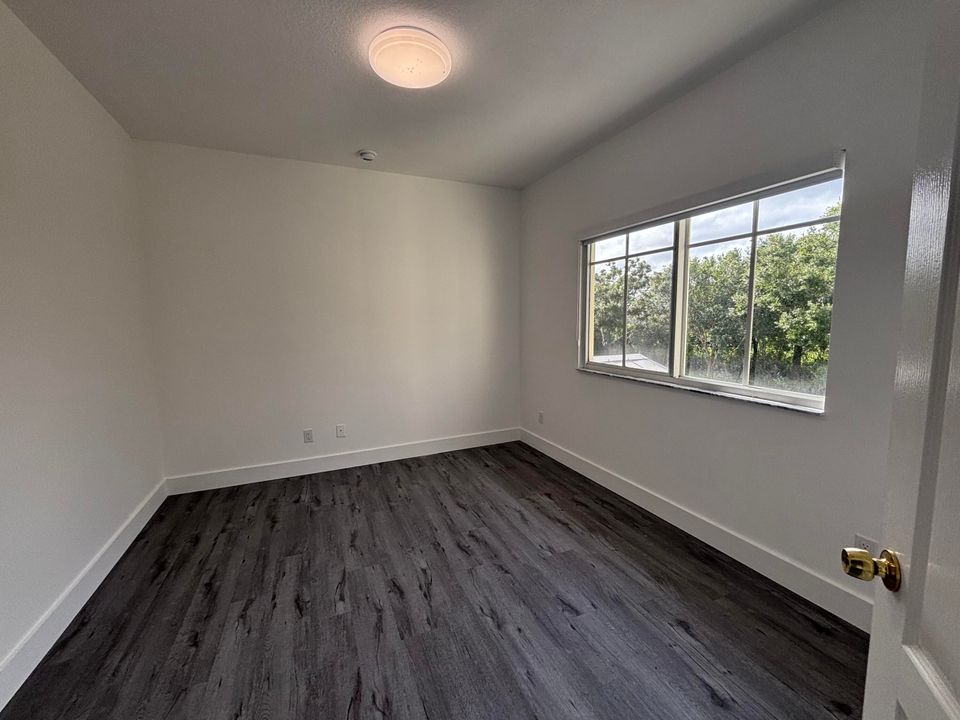 For Rent: $2,150 (3 beds, 2 baths, 1708 Square Feet)