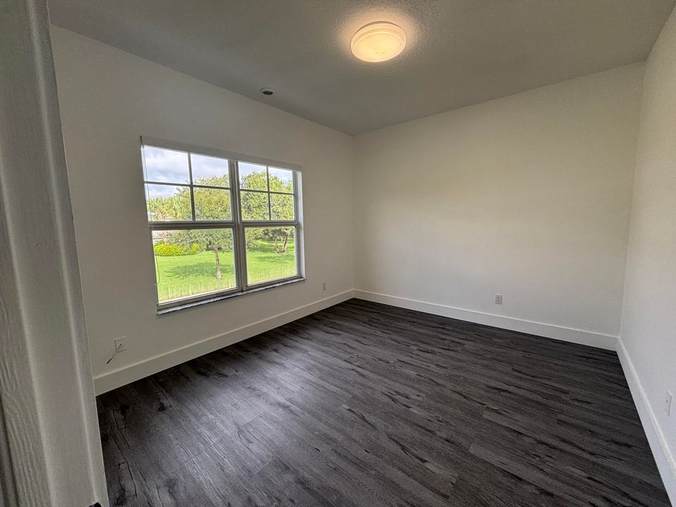 For Rent: $2,150 (3 beds, 2 baths, 1708 Square Feet)