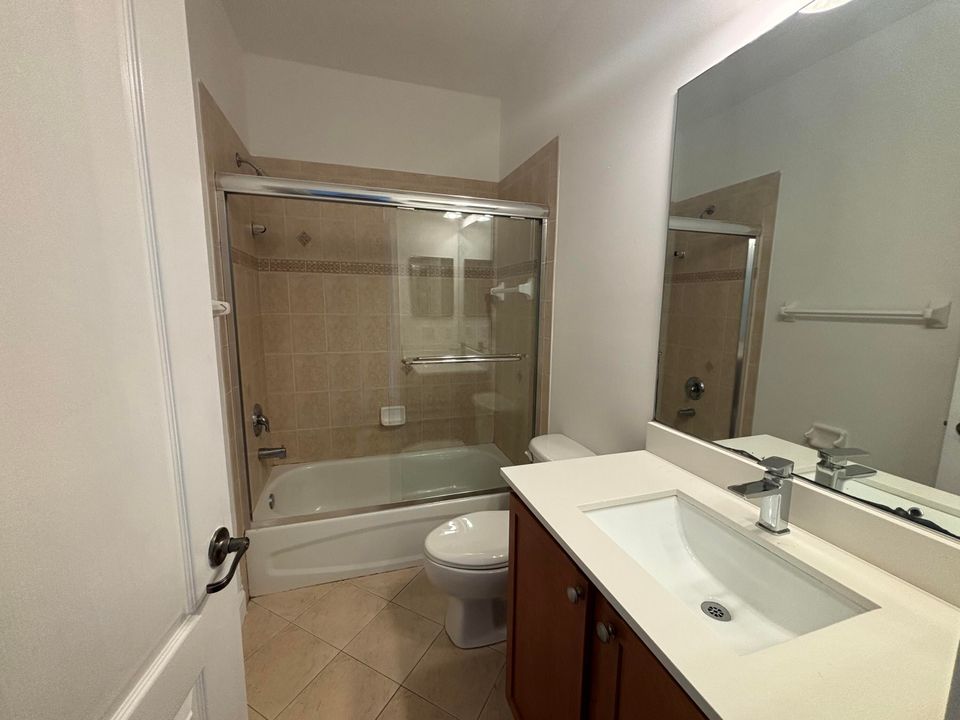 For Rent: $2,150 (3 beds, 2 baths, 1708 Square Feet)