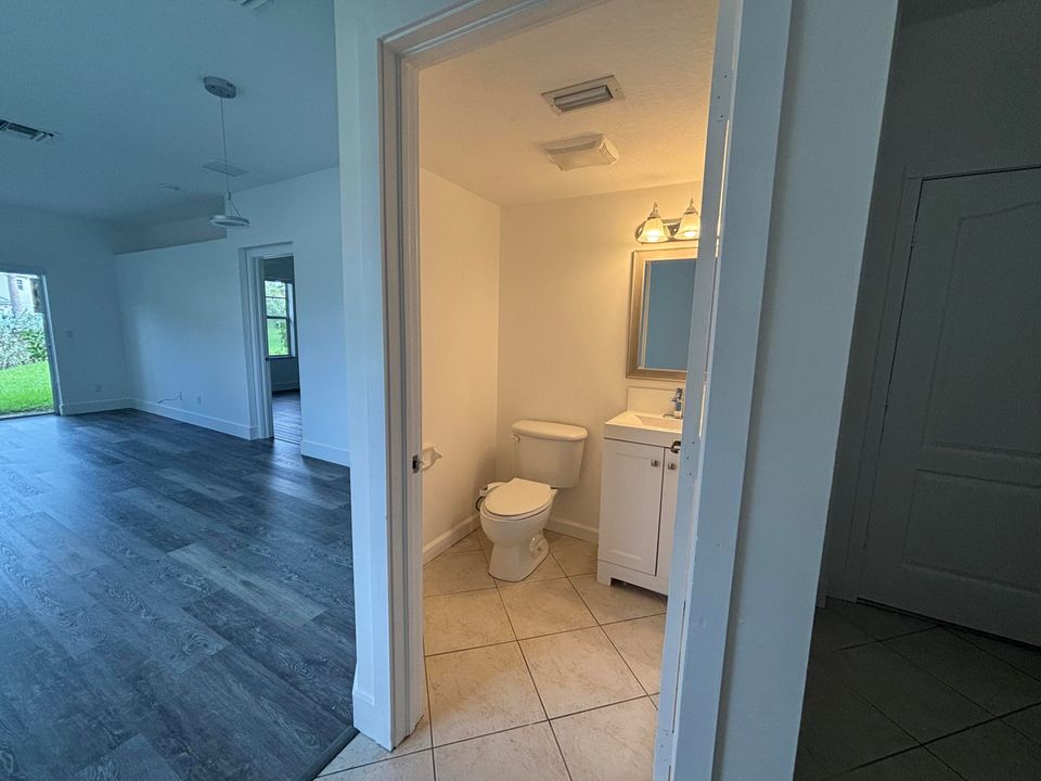 For Rent: $2,150 (3 beds, 2 baths, 1708 Square Feet)