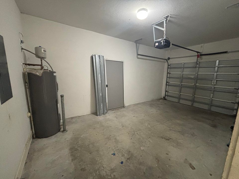 For Rent: $2,150 (3 beds, 2 baths, 1708 Square Feet)