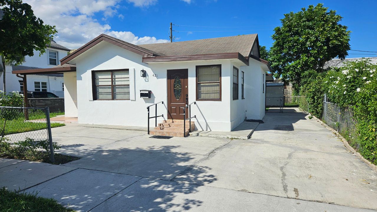 Recently Rented: $2,750 (3 beds, 1 baths, 1148 Square Feet)