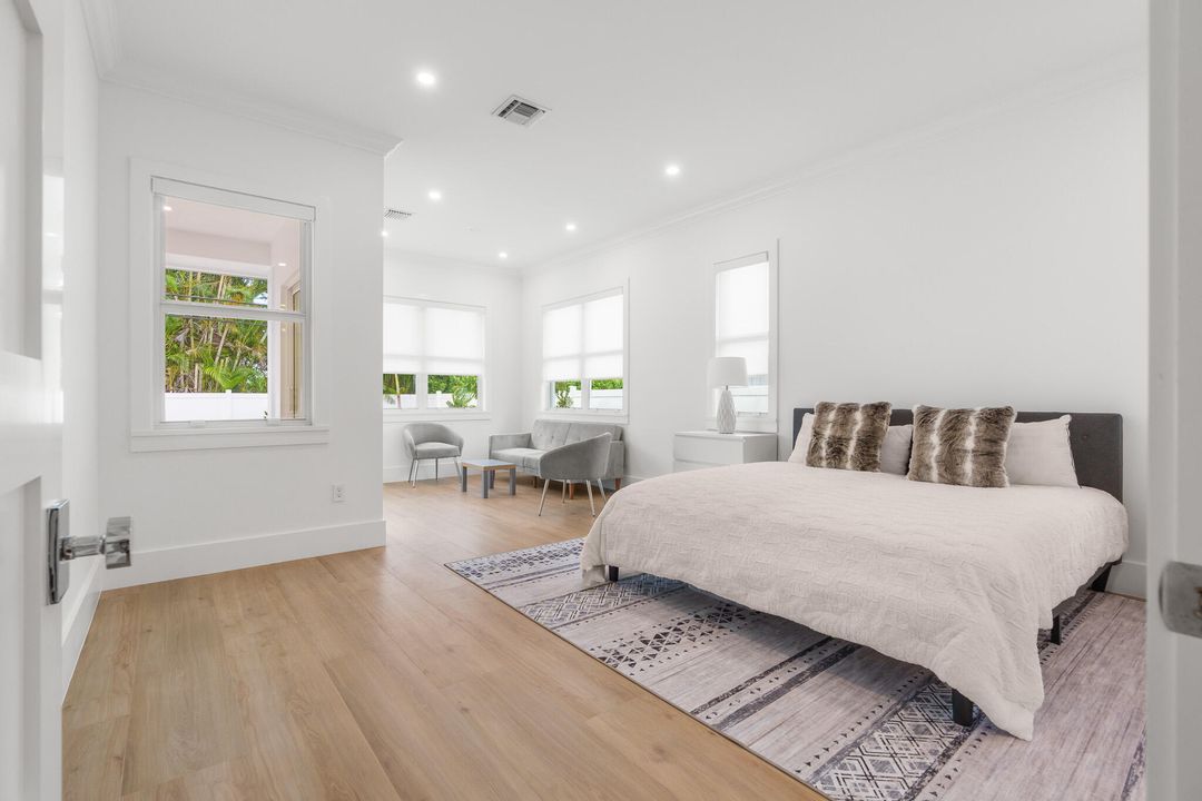 For Sale: $2,900,000 (5 beds, 4 baths, 3084 Square Feet)