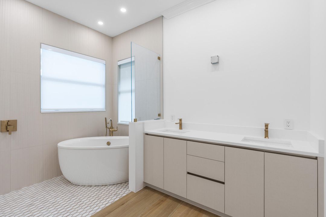 For Sale: $2,900,000 (5 beds, 4 baths, 3084 Square Feet)