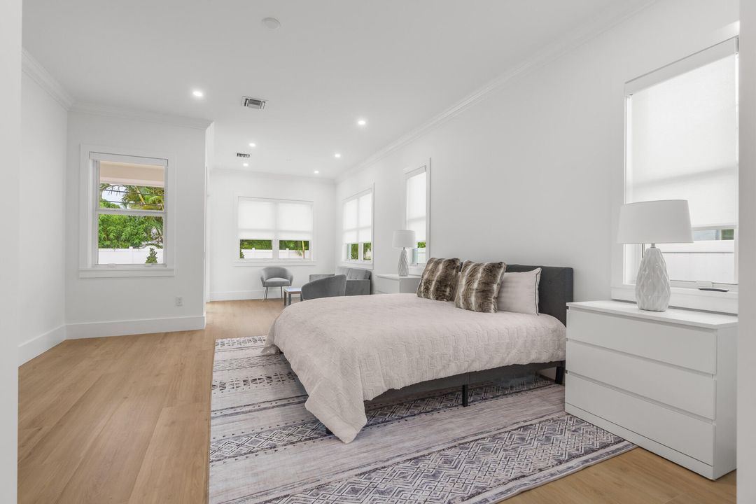 For Sale: $2,900,000 (5 beds, 4 baths, 3084 Square Feet)