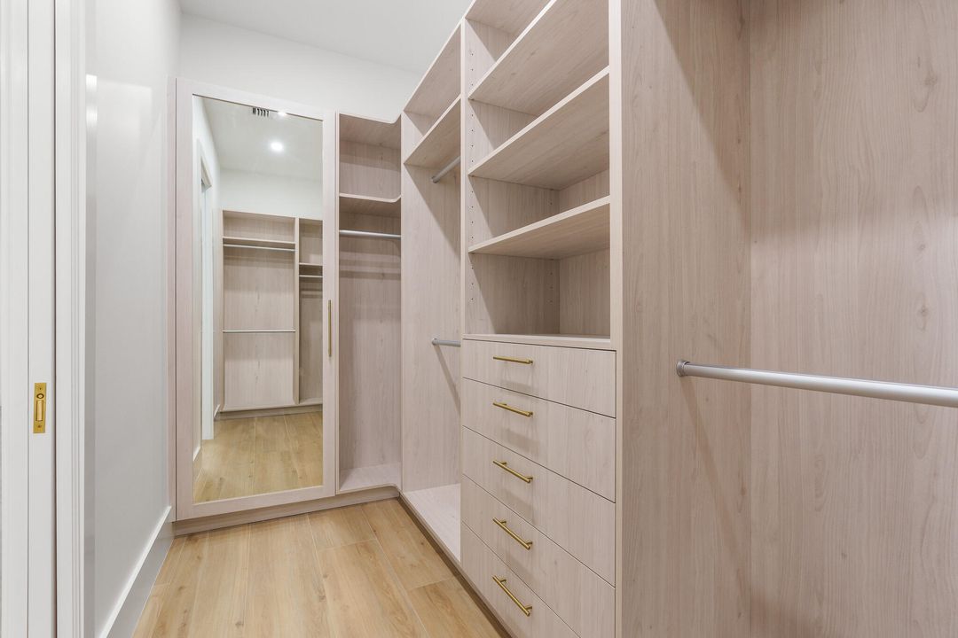 For Sale: $2,900,000 (5 beds, 4 baths, 3084 Square Feet)