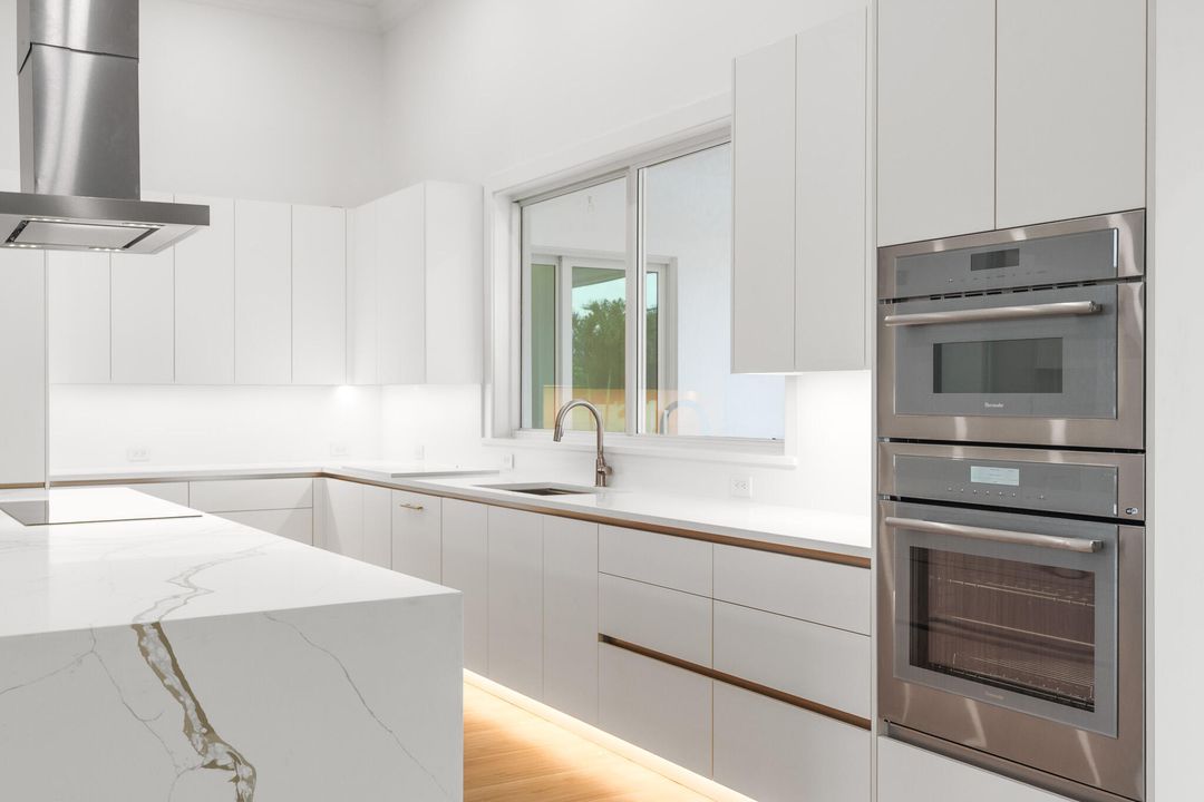 For Sale: $2,900,000 (5 beds, 4 baths, 3084 Square Feet)