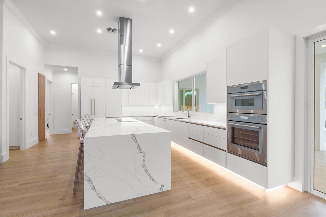 For Sale: $2,900,000 (5 beds, 4 baths, 3084 Square Feet)