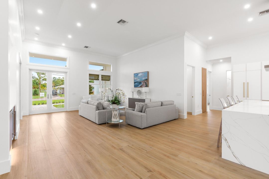 For Sale: $2,900,000 (5 beds, 4 baths, 3084 Square Feet)