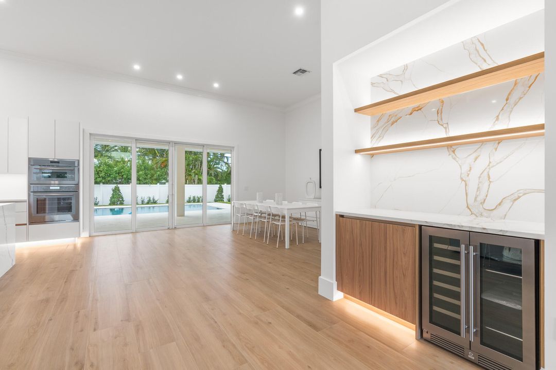 For Sale: $2,900,000 (5 beds, 4 baths, 3084 Square Feet)