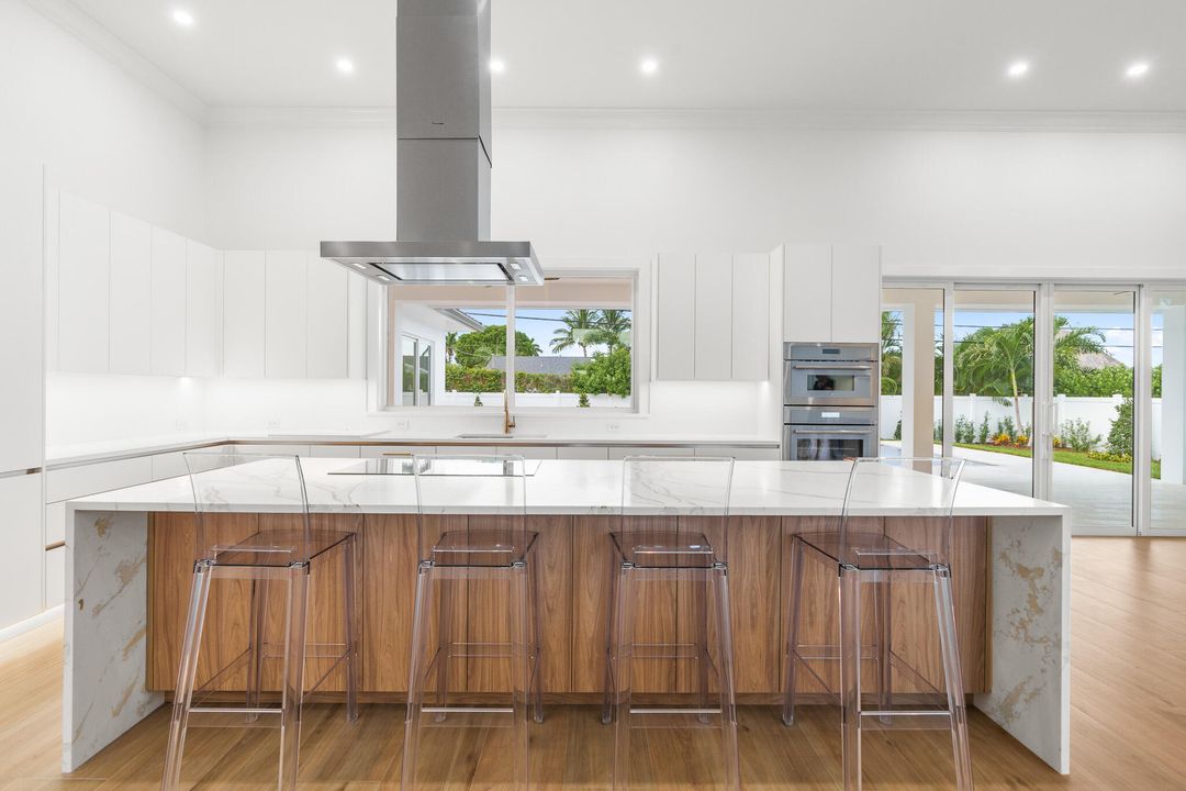 For Sale: $2,900,000 (5 beds, 4 baths, 3084 Square Feet)