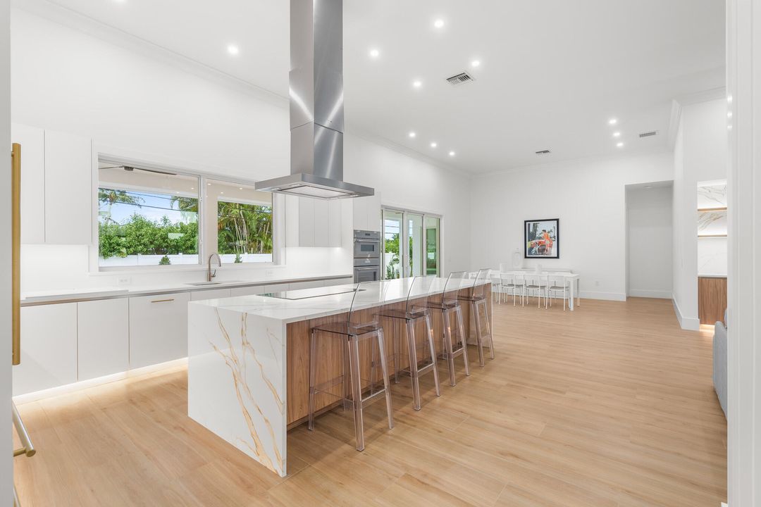 For Sale: $2,900,000 (5 beds, 4 baths, 3084 Square Feet)