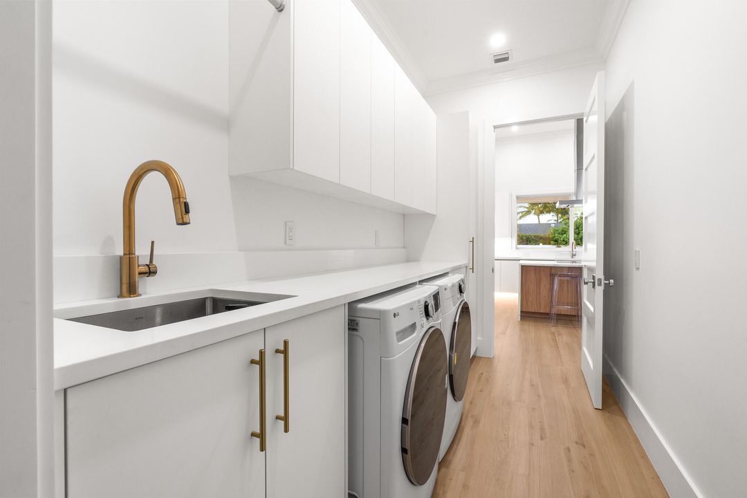 For Sale: $2,900,000 (5 beds, 4 baths, 3084 Square Feet)