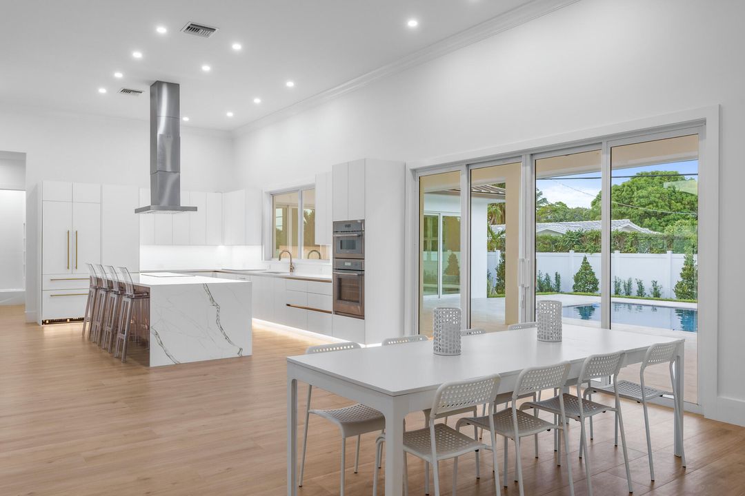 For Sale: $2,900,000 (5 beds, 4 baths, 3084 Square Feet)