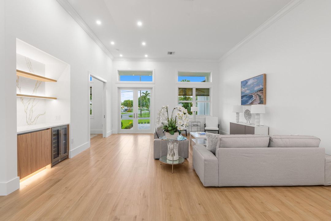 For Sale: $2,900,000 (5 beds, 4 baths, 3084 Square Feet)