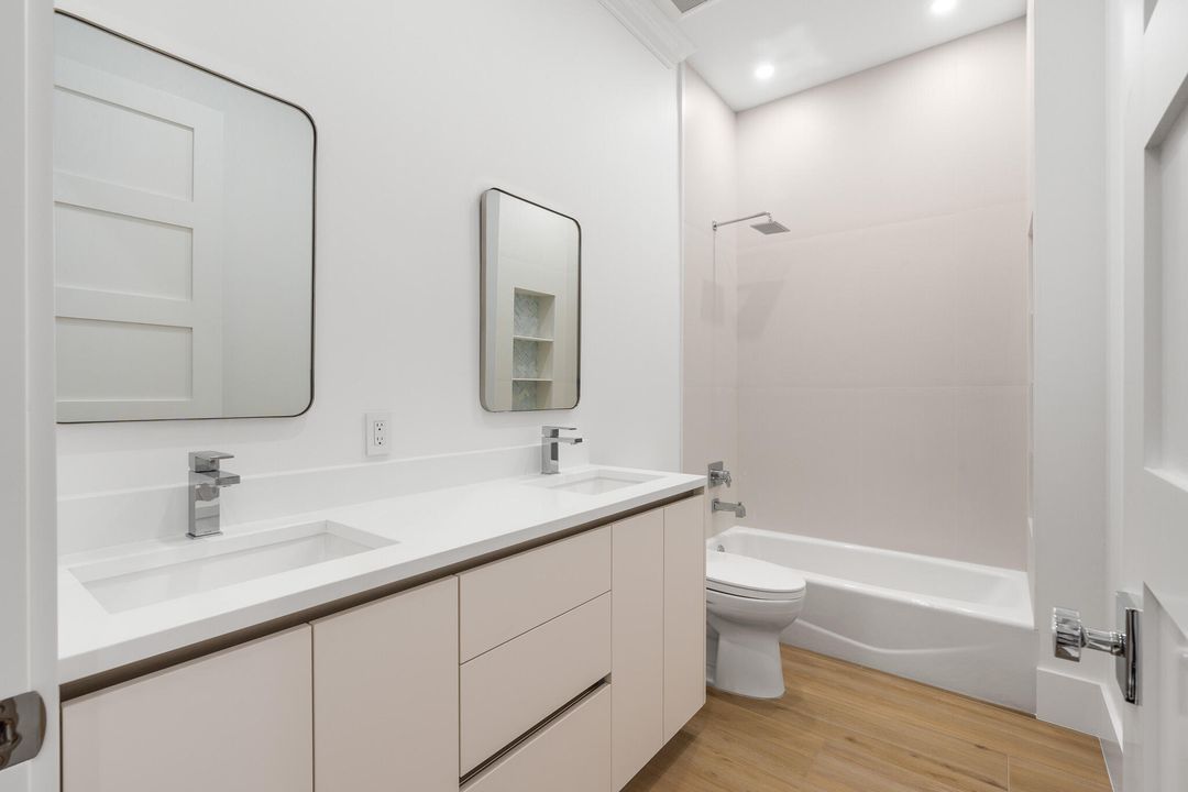 For Sale: $2,900,000 (5 beds, 4 baths, 3084 Square Feet)