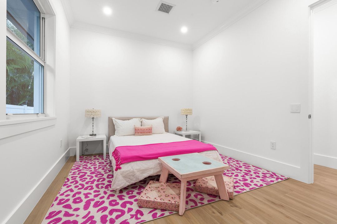 For Sale: $2,900,000 (5 beds, 4 baths, 3084 Square Feet)