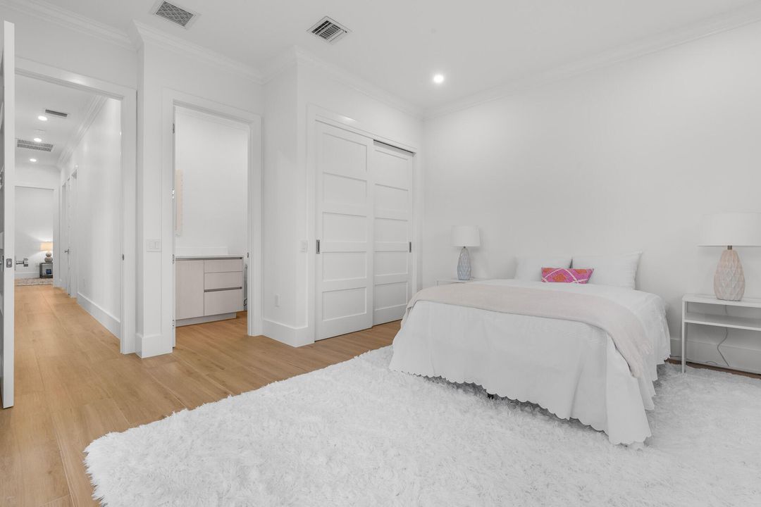 For Sale: $2,900,000 (5 beds, 4 baths, 3084 Square Feet)