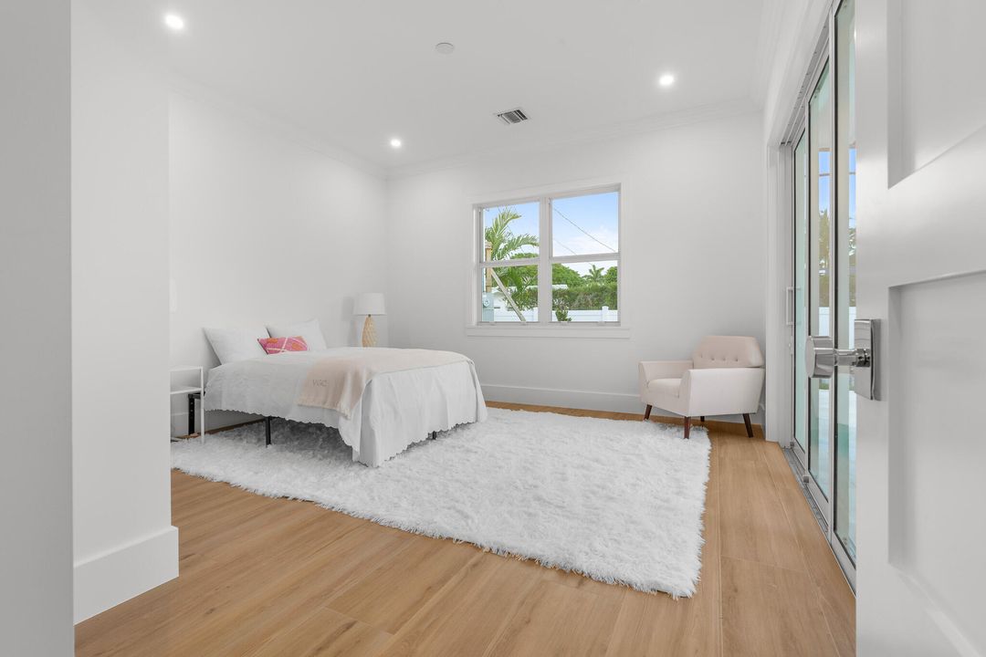 For Sale: $2,900,000 (5 beds, 4 baths, 3084 Square Feet)