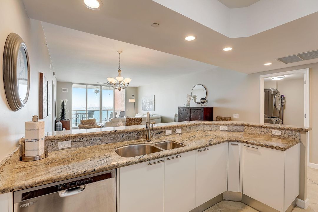 В аренду: $4,500 (2 спален, 3 ванн, 1704 Квадратных фут)