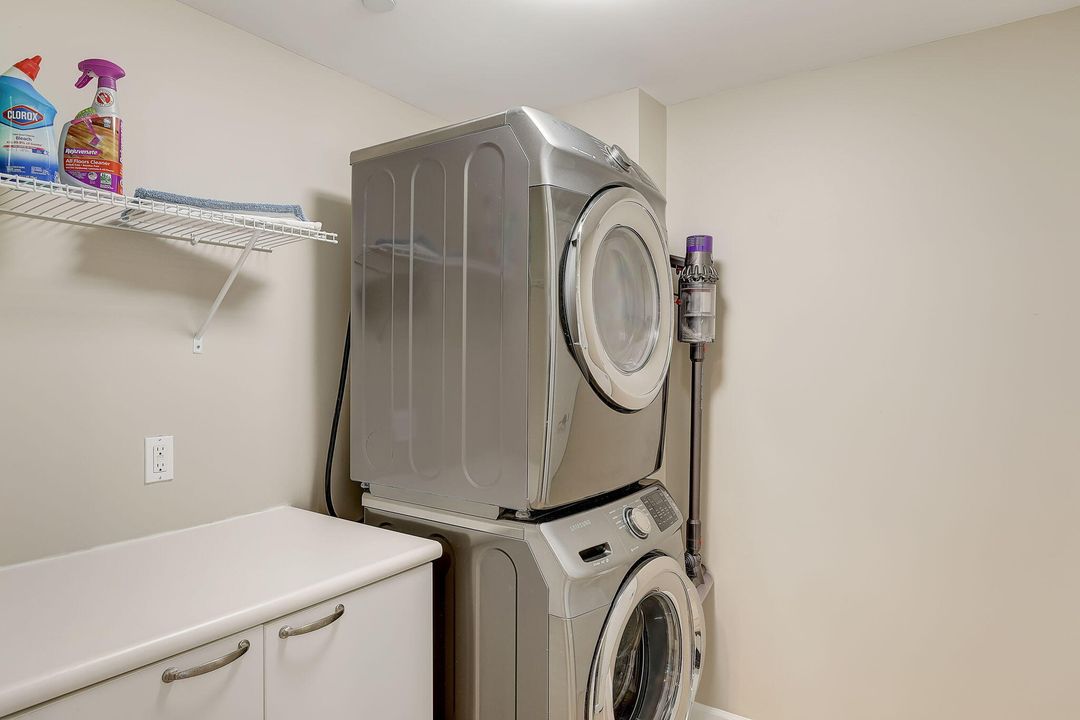 В аренду: $4,500 (2 спален, 3 ванн, 1704 Квадратных фут)