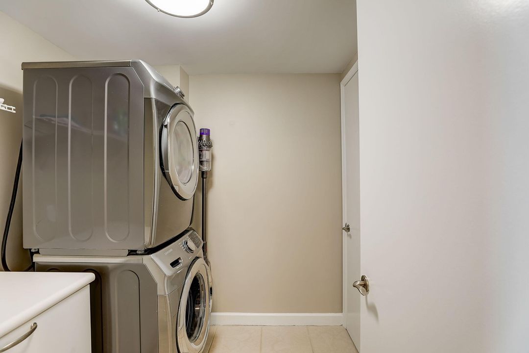 В аренду: $4,500 (2 спален, 3 ванн, 1704 Квадратных фут)