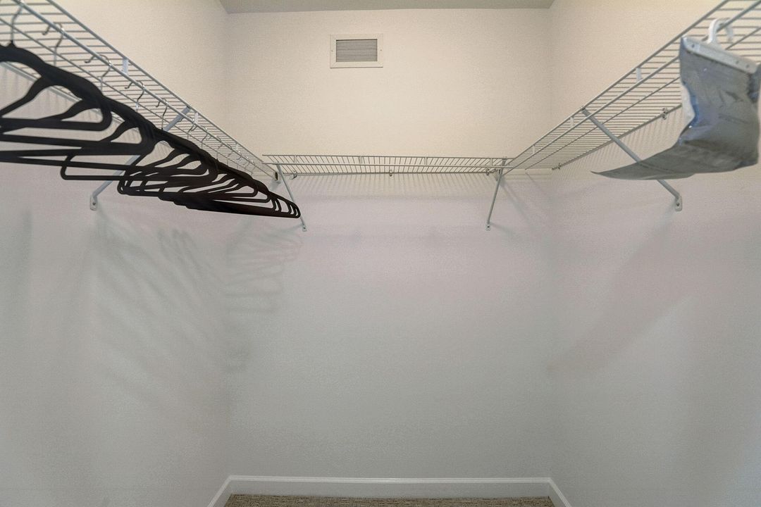 В аренду: $4,500 (2 спален, 3 ванн, 1704 Квадратных фут)