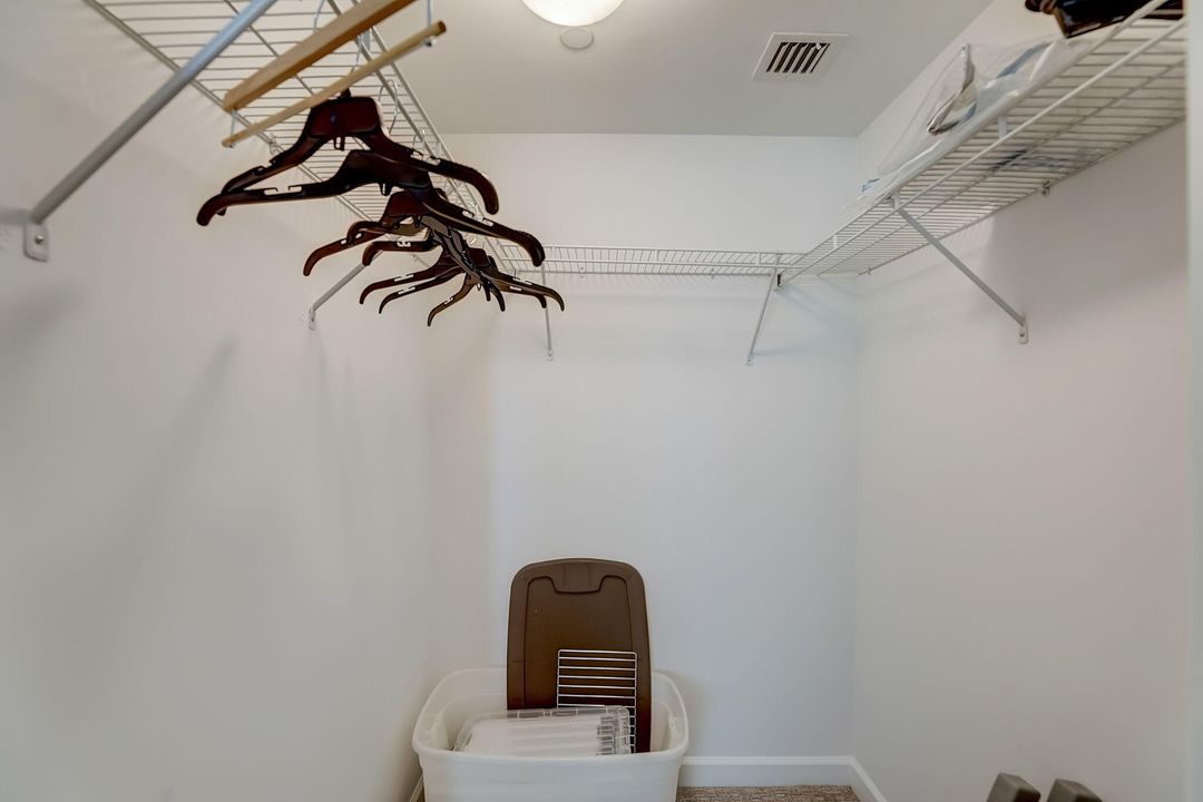 В аренду: $4,500 (2 спален, 3 ванн, 1704 Квадратных фут)