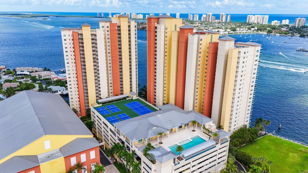 В аренду: $4,500 (2 спален, 3 ванн, 1704 Квадратных фут)