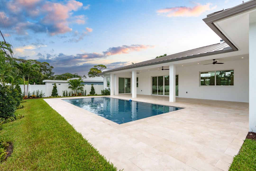 For Sale: $2,900,000 (5 beds, 4 baths, 3084 Square Feet)