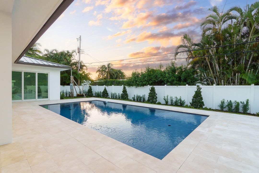 For Sale: $2,900,000 (5 beds, 4 baths, 3084 Square Feet)