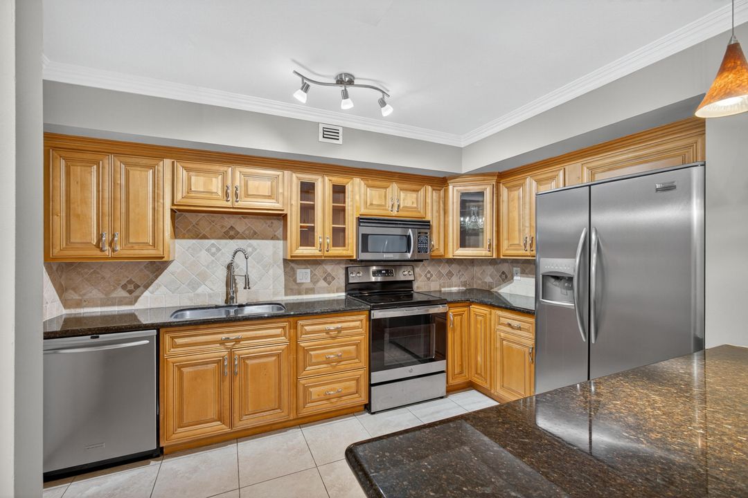 待售: $425,000 (2 贝兹, 2 浴室, 1514 平方英尺)