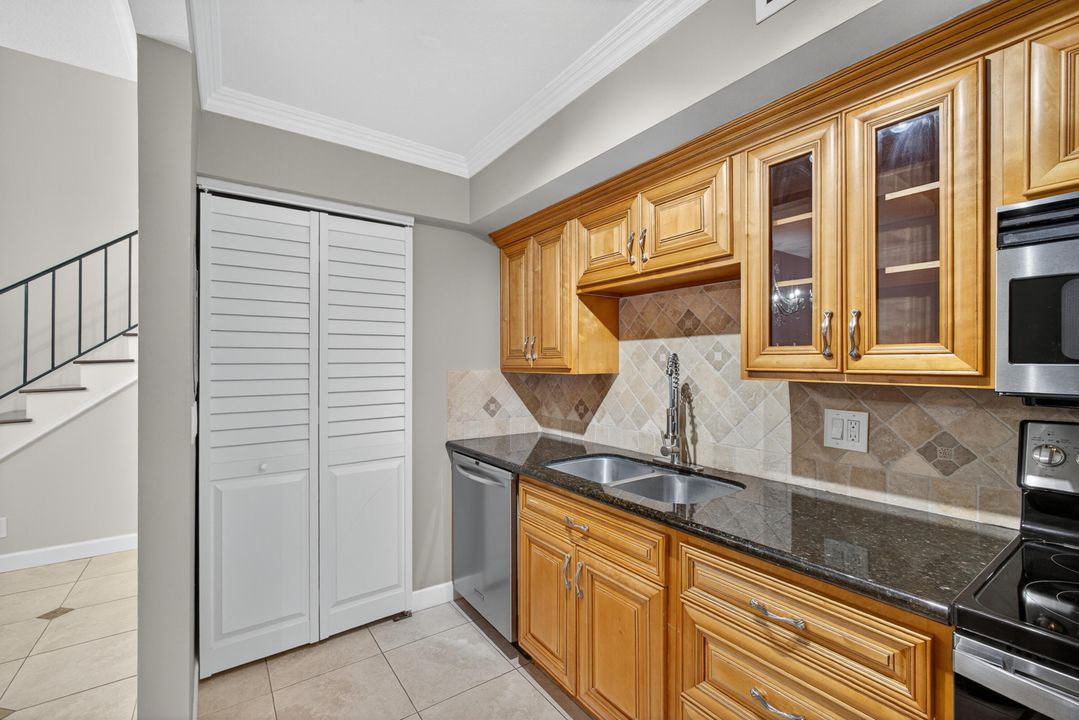 待售: $425,000 (2 贝兹, 2 浴室, 1514 平方英尺)