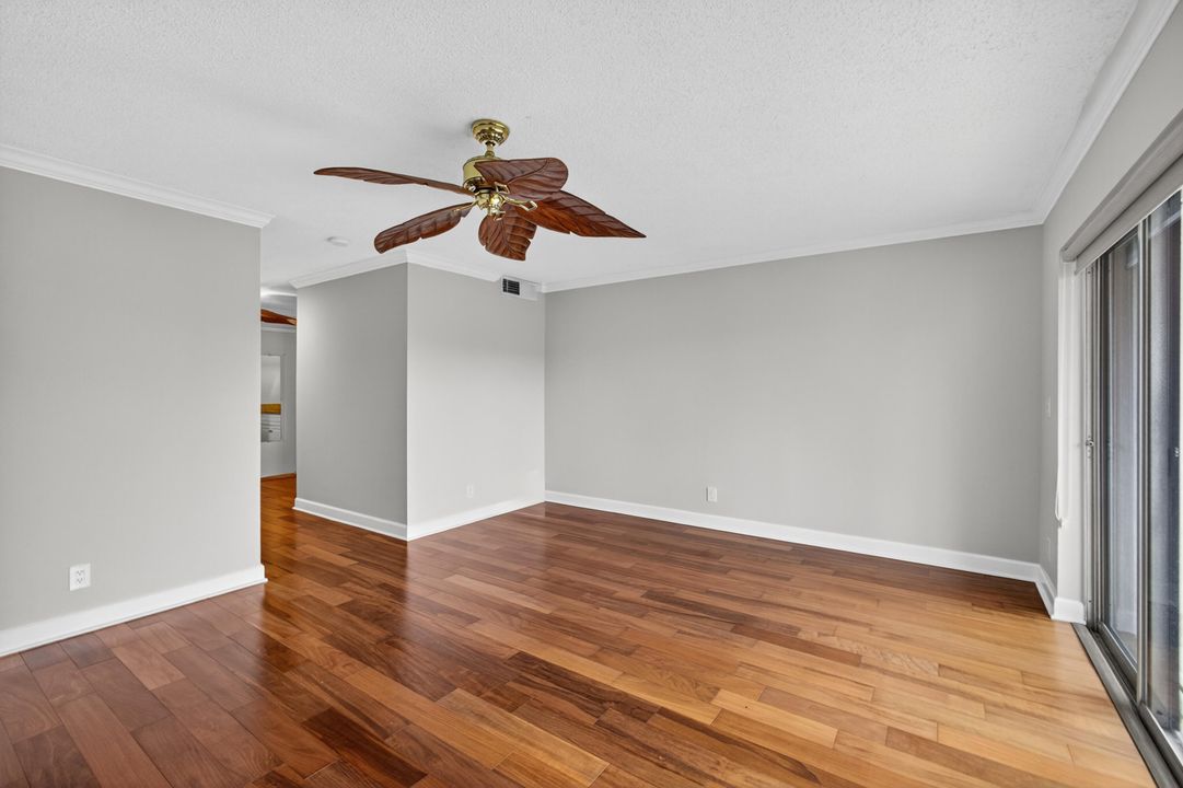 待售: $425,000 (2 贝兹, 2 浴室, 1514 平方英尺)