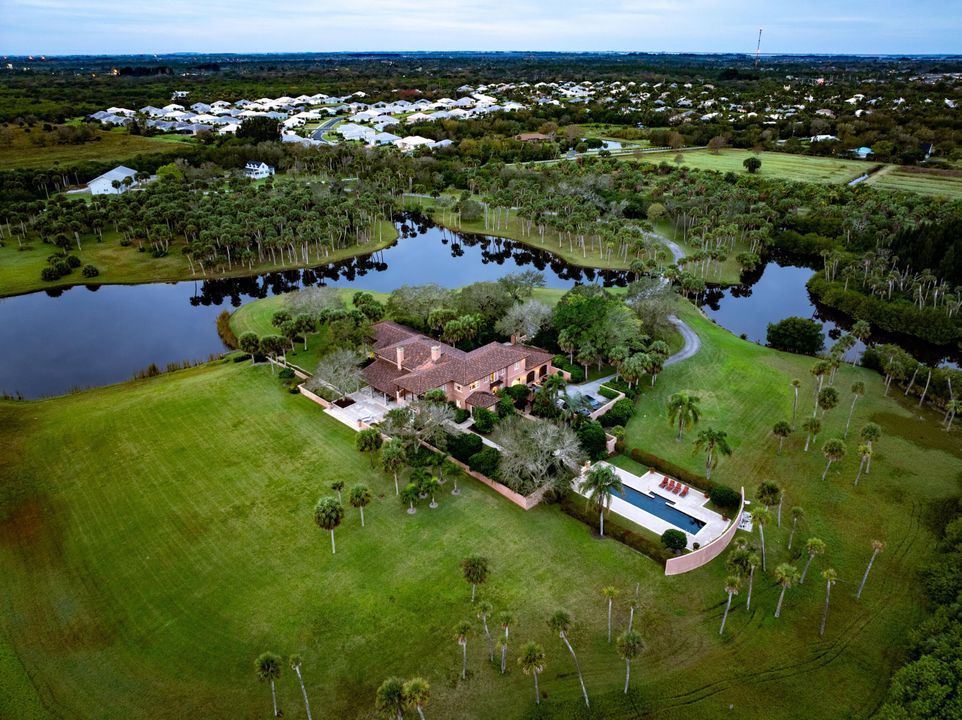 For Sale: $12,995,000 (6 beds, 7 baths, 1402 Square Feet)