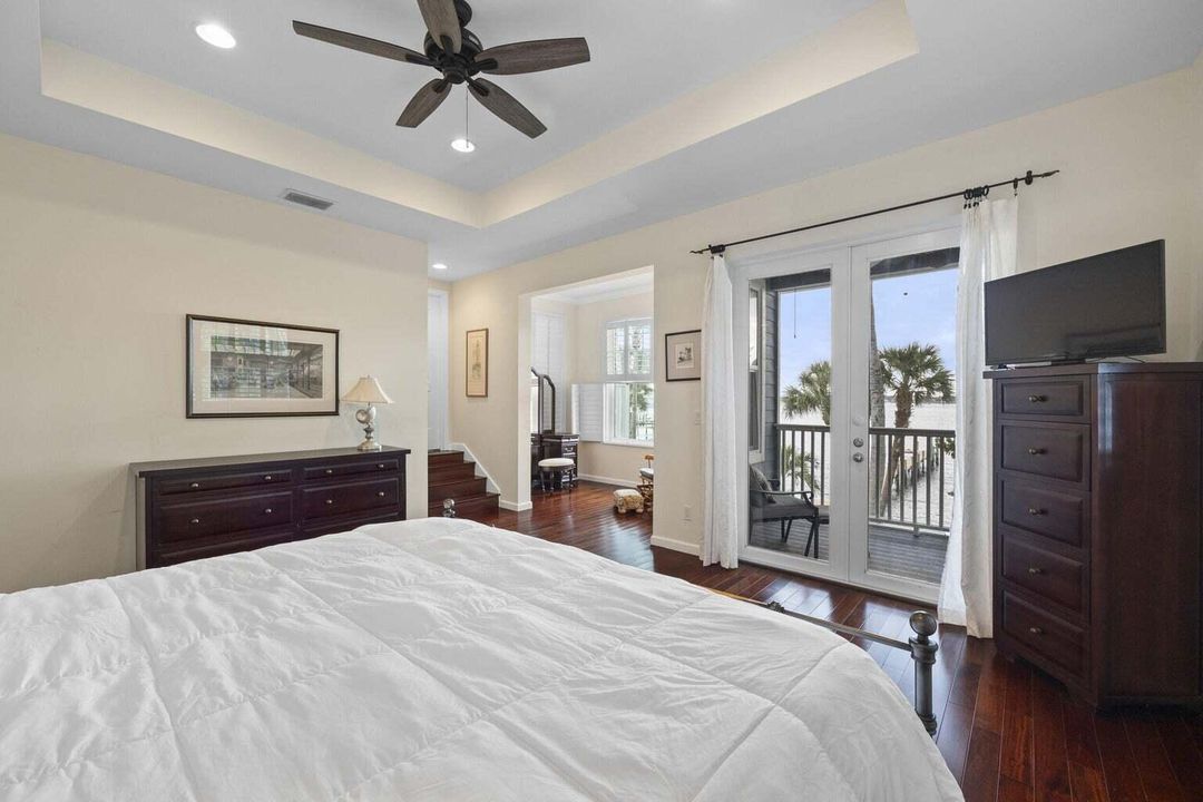 For Sale: $2,600,000 (5 beds, 4 baths, 4394 Square Feet)