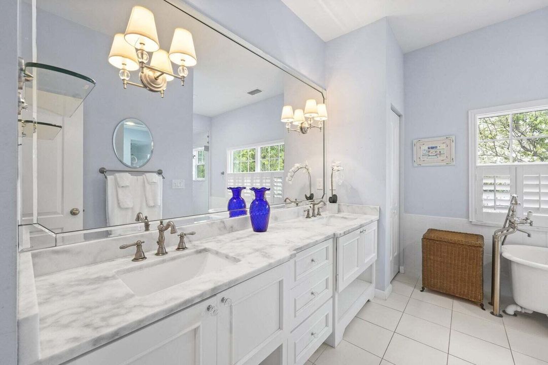 For Sale: $2,600,000 (5 beds, 4 baths, 4394 Square Feet)