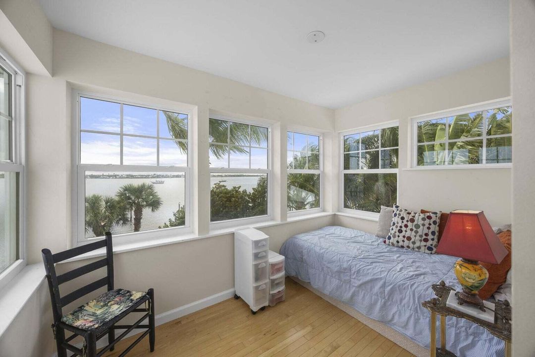 For Sale: $2,600,000 (5 beds, 4 baths, 4394 Square Feet)