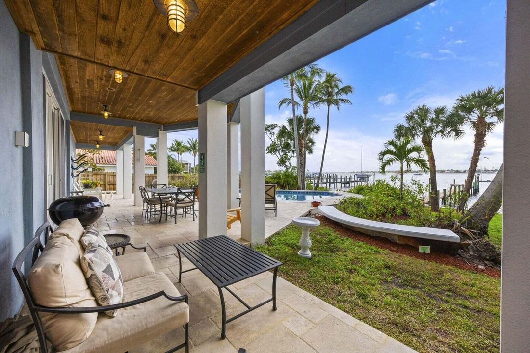 For Sale: $2,600,000 (5 beds, 4 baths, 4394 Square Feet)