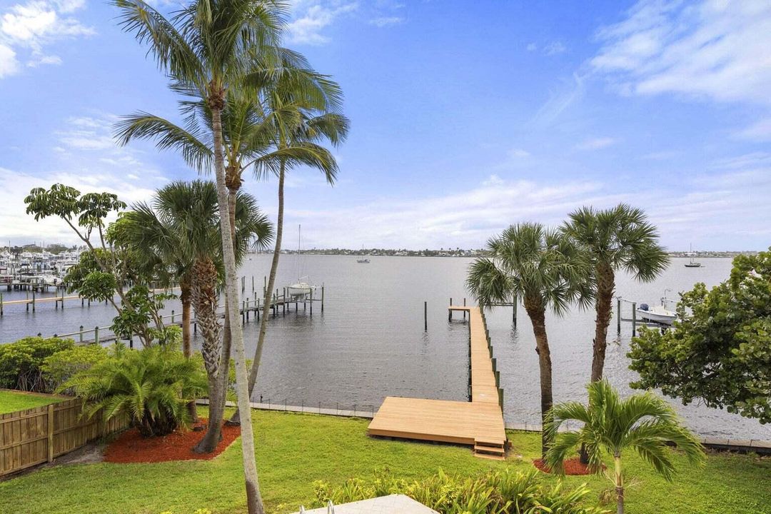 For Sale: $2,600,000 (5 beds, 4 baths, 4394 Square Feet)