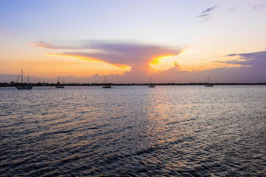 For Sale: $2,600,000 (5 beds, 4 baths, 4394 Square Feet)