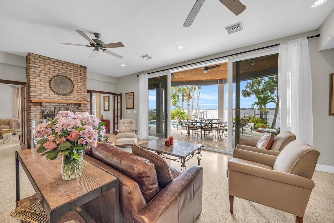 For Sale: $2,600,000 (5 beds, 4 baths, 4394 Square Feet)