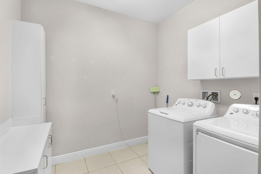 待售: $335,000 (2 贝兹, 2 浴室, 1735 平方英尺)